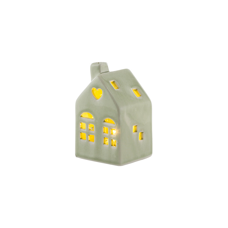 Grønt porselenshus med hjerte og LED-lys, fra Porsgrunds Porselænsfabrik, bidrar til en koselig atmosfære i julepyntingen - PP Jul Mini Hus M/ LED Lys 3pk.