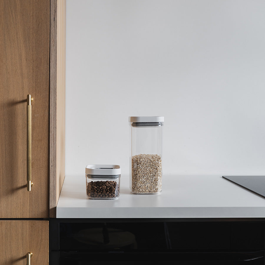 Christiania 1739 Pantry Oppbevaring m/Tett Lokk 1,7L - Oppbevaringsbokser i et stilrent kjøkkenmiljø, ideelt for oppbevaring av mat.