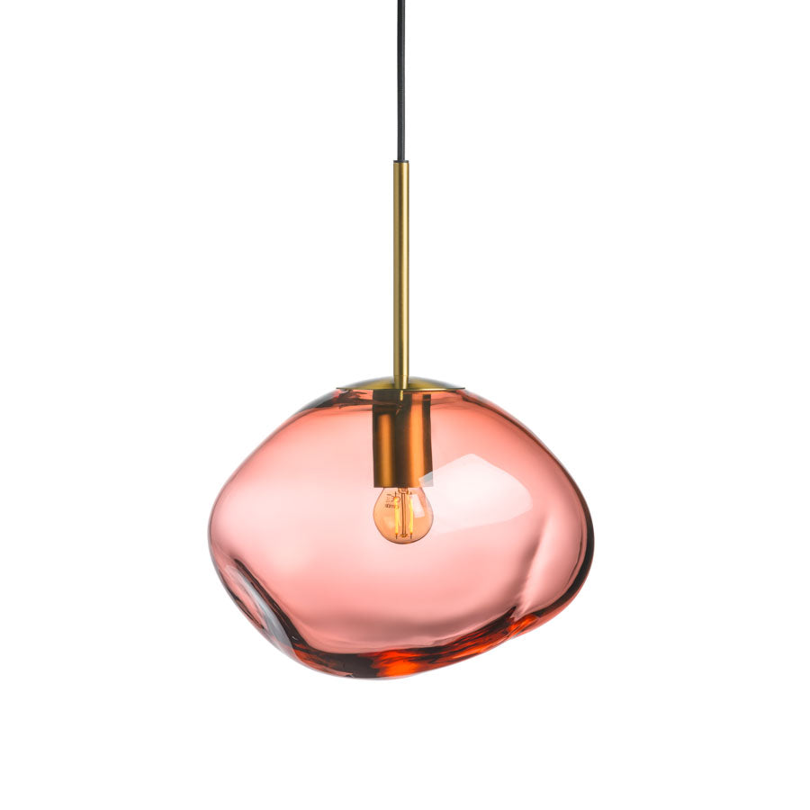 Hadeland Glassverk Crystal Stone Pendellampe Morgenrød med gyllent oppheng, unik håndverkslampe som tilfører eleganse til ethvert rom.