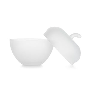 Hadeland Glassverk glasseple i frostet glass med avtakbart lokk, praktisk dekorelement som tilføyer et vinterlig preg til interiøret.