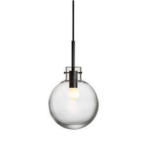Hadeland Glassverk Krystallkule Taklampe Glatt Klar som viser en elegant svart oppheng, perfekt for stilren belysning.