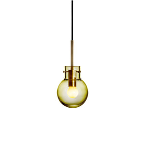 Hadeland Glassverk Krystallkule Taklampe Glatt Oliven, stilren olivengrønn lampe i glass med moderne oppheng i metall.