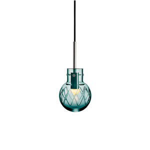Hadeland Glassverk Krystallkule Taklampe Kryss Blågrønn, stilfull taklampe i blågrønt glass med moderne oppheng, ideell for både små og store rom.