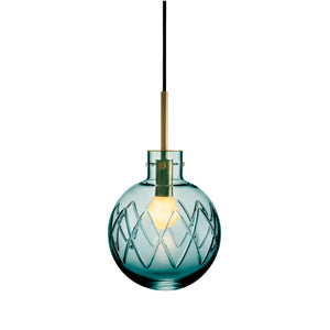 Hadeland Glassverk Krystallkule Taklampe Kryss Blågrønn med messing oppheng, munnblåst og håndslipt i elegant design.