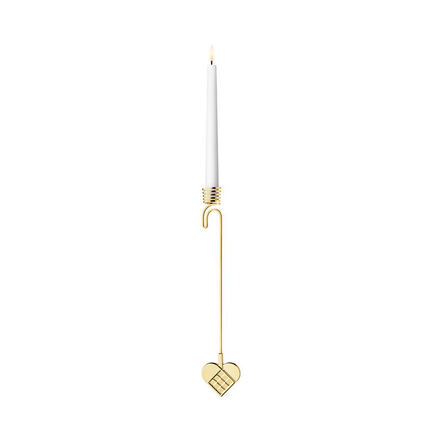 Georg Jensen lysestake 2025 i 18kt gullbelagt design med flettet hjerte-motiv, perfekt til juletreet.