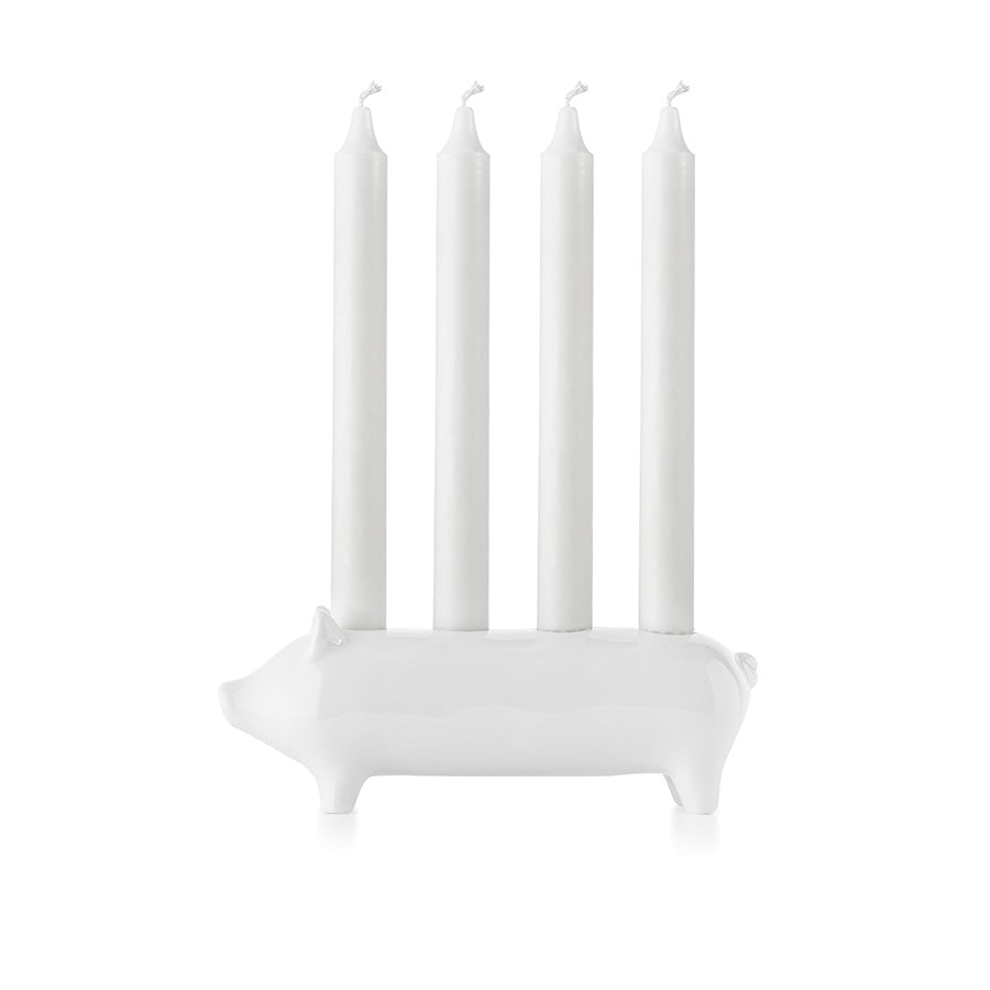 Heldiggrisen Adventsstake fra Porsgrunds Porselænsfabrik med fire hvite lys, designet som en gris.