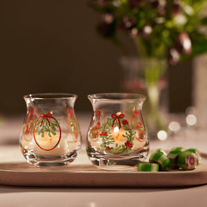 Holmegaard Christmas Julelyslykt 2025, stemningsfylt lyslykter med julemotiv, telys i bruk, inspirert av dansk juletradisjon.