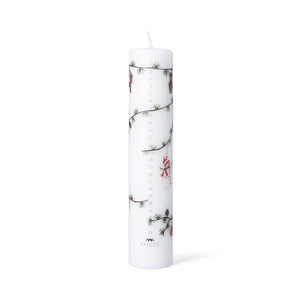 Hammershøi Jul kalenderlys for julefeiring, dekorert med nostalgiske julemotiver og tall fra 1 til 24, designet for å skape stemning i adventstiden.