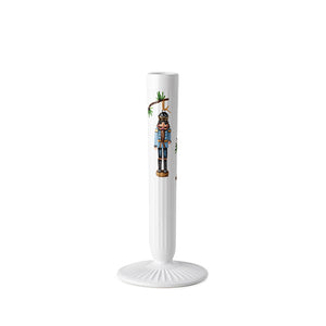 KÄHLER DESIGN Hammershøi julelysestake i porselen, 20 cm høy, dekorert med en søt nutcracker figur, perfekt for juledekoren.