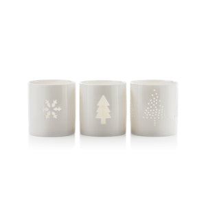 Porsgrunds Porselænsfabrik PP Jul Lyslykt Vinter 3pk 8cm - tre porselenslykter med utskårne vintermotiver som snøfnugg og juletrær, skaper et stemningsfullt lys på bordet.