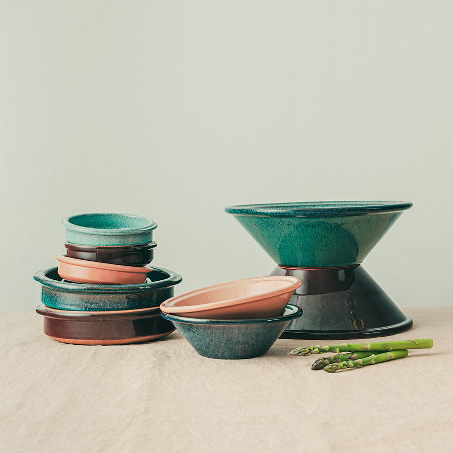 Elegant kombinasjon av Porsgrunds Porselænsfabrik boller i ulike farger, med fokus på Bolle 17cm Sunset.