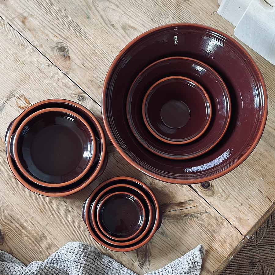 Porsgrunds Porselænsfabrik Terra Tapasform 15cm Bordeaux med glassert overflate, perfekt til fest og hverdags.