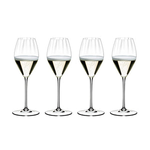 Riedel Performance champagneglass 4pk med elegant bobler i hver glass, perfekt for enhver anledning for å nyte musserende vin.