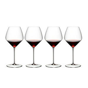 Riedel Veloce vinglass med rødvin fylt, designet for å fremheve vinens smak og aroma.