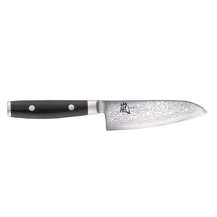 Yaxell Ran Santokukniv 12,5cm med ergonomisk micarta-håndtak, perfekt for presise skjæreoppgaver, laget av 69 lag damaskusstål med VG10-kjerne.