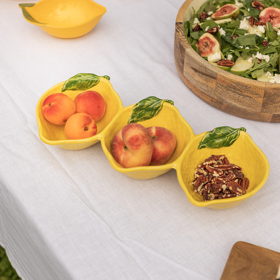 Seasons Capri kollekjson 3-delt skål i sitronform med ferske frukter som aprikoser og nøtter; perfekt til servering.