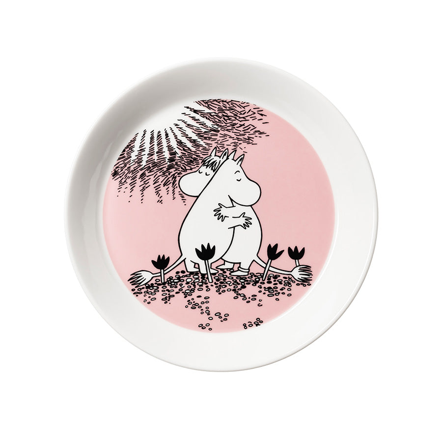 Mummi asjett 19 cm med motiv av Mummitrollet og Snorkfrøken på en rosa bakgrunn, perfekt for frokost eller lunsj.