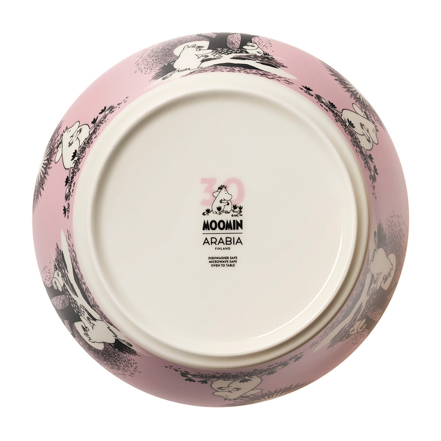 Bunndel av Moomin Arabia serveringsskål med jubileumslogo, sertifisert kvalitet fra Moomin Arabia.