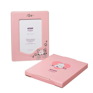 Moomin Arabia fotoramme i rosa med dekorativ emballasje, ideell for gaver, måler 10x15 cm.