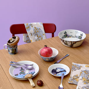 Moomin serveringsskål, vakker design med Mummi karakterer, perfekt til fest eller hverdagsbruk, alltid en glede å se.