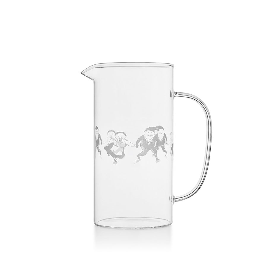 Porsgrund Porselænsfabrik Nisseservise Glassmugge 1,5L i klart glass med sandblåst nissedekor, perfekt til servering av drikkevarer.