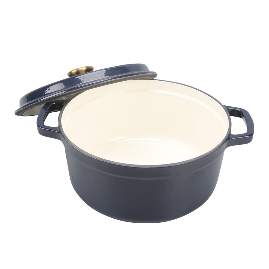 Christiania 1739 Støpejernsgryte 5l Mørk Blå - visning av den lyse innsiden av gryten, designet for jevn varmefordeling og maksimal kapasitet.