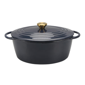 Christiania 1739 Støpejernsgryte Oval 5L Mørk Blå med lokk, elegant design med messingfarget knot, perfekt for store steker og gryteretter.