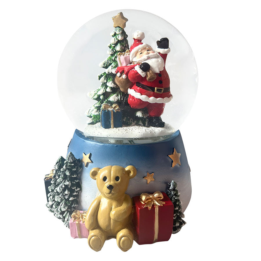 Christiania 1739 Julekolleksjon Glasskule Nissefar M/ Snø og Musikk 17,5cm med Nissefar og grantrær i snøkulen, dekorativt juletre og gaver, stemningsfull juledekorasjon.