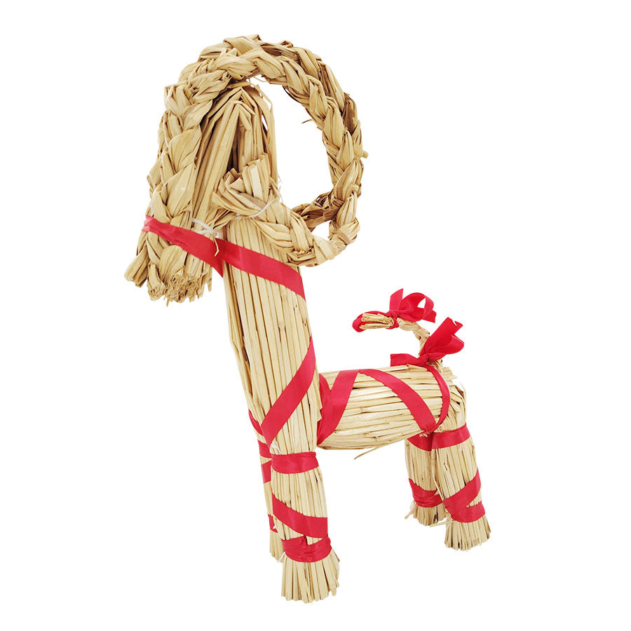 Julebukk med rød sløyfe fra Christiania 1739, laget av halm, klassisk design, 44 cm høy.