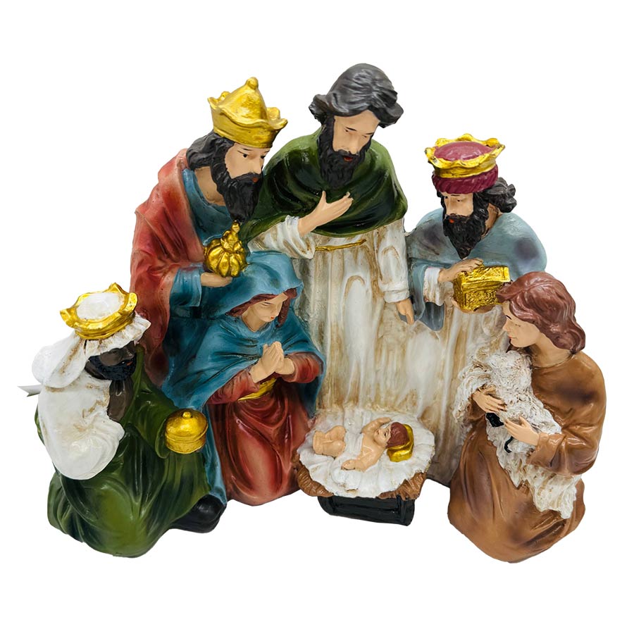 Christiania 1739 Julekolleksjon Julekrybbe 31x25cm. En fargerik julekrybbe med detaljerte figurer inkludert hellige personer rundt en krybbe.