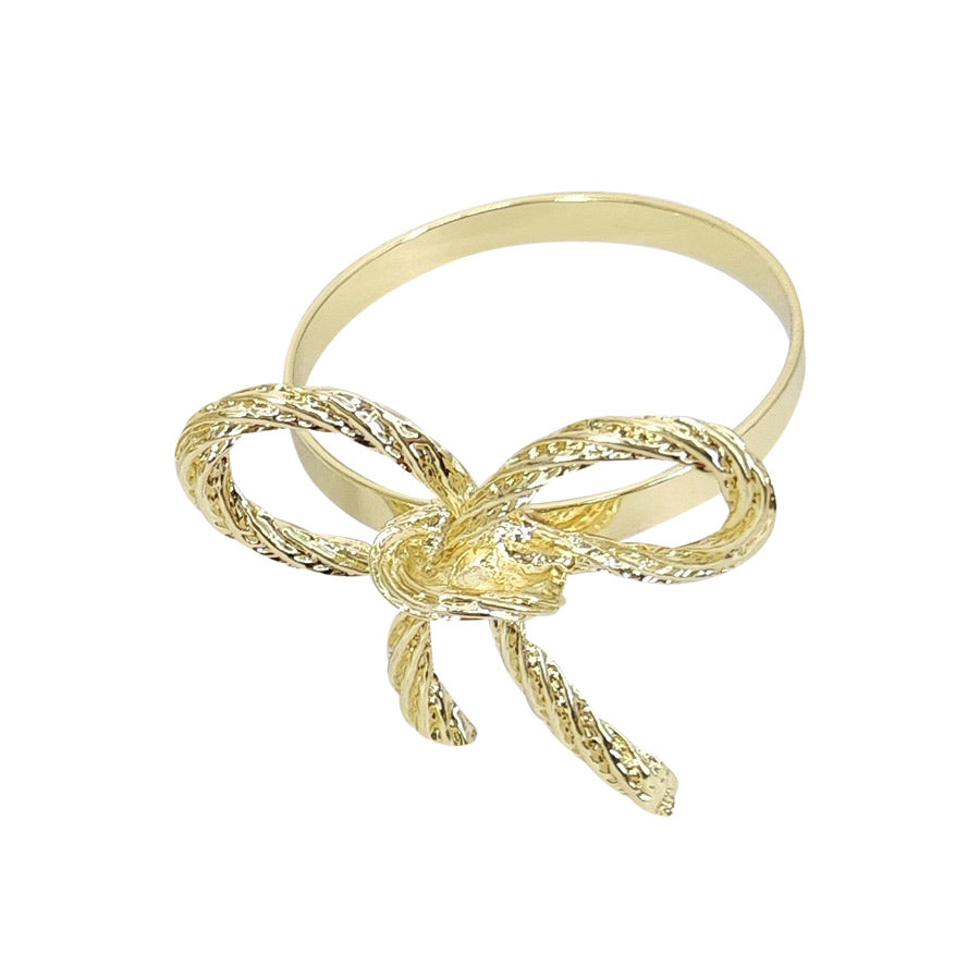 Elegant serviettring i metall med sløyfedesign fra CHRISTIANIA 1739, gullfarget finish. Passer perfekt til festlig borddekking.