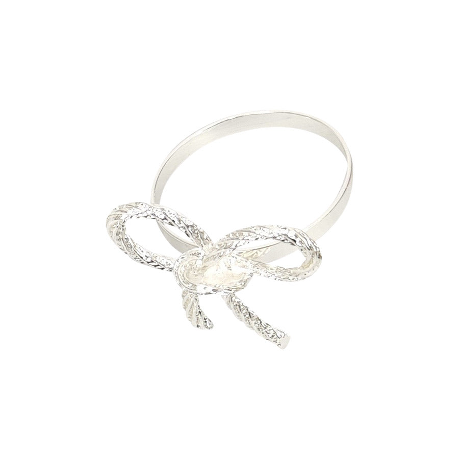 Christiania 1739 Julekolleksjon serviettring i sølv med delikat sløyfedesign, perfekt for borddekking til jul og nyttår.