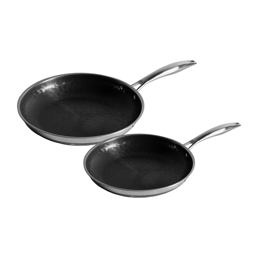 Christiania Glasmagasin Hybrid stekepannesett med to svarte stekepanner i størrelsene 24 og 28 cm