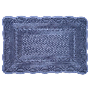 Christiania Glasmagasin Dekkebrikke Velour 35x50cm Lys Blå, estetisk quiltet velour-dekkebrikke med bølget kant, perfekt for elegant borddekking.