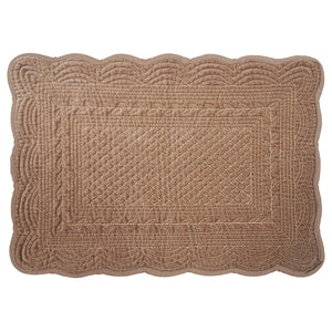 Christiania Glasmagasin Tekstil Dekkebrikke Velour 35x50cm Sand - Quiltet velourdekkebrikke med bølgekant, perfekt for borddekkingen.