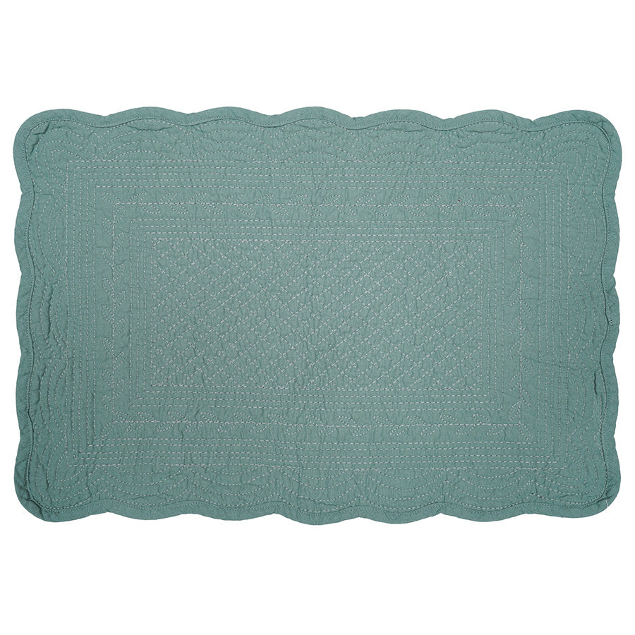 Christiania Glasmagasin Dekkebrikke Bomull 35x50cm Grønn, quiltet dekkebrikke i 100% bomull med dempet grønnfarge, perfekt for borddekorasjon.
