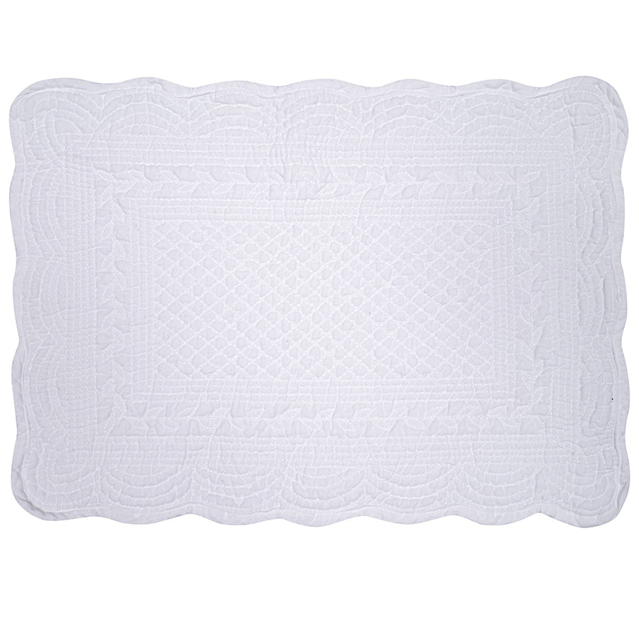 Dekkebrikke fra Christiania Glasmagasin i 100% quiltet bomull, størrelse 35x50 cm, elegant og tidløs hvit farge, ideell for borddekking.