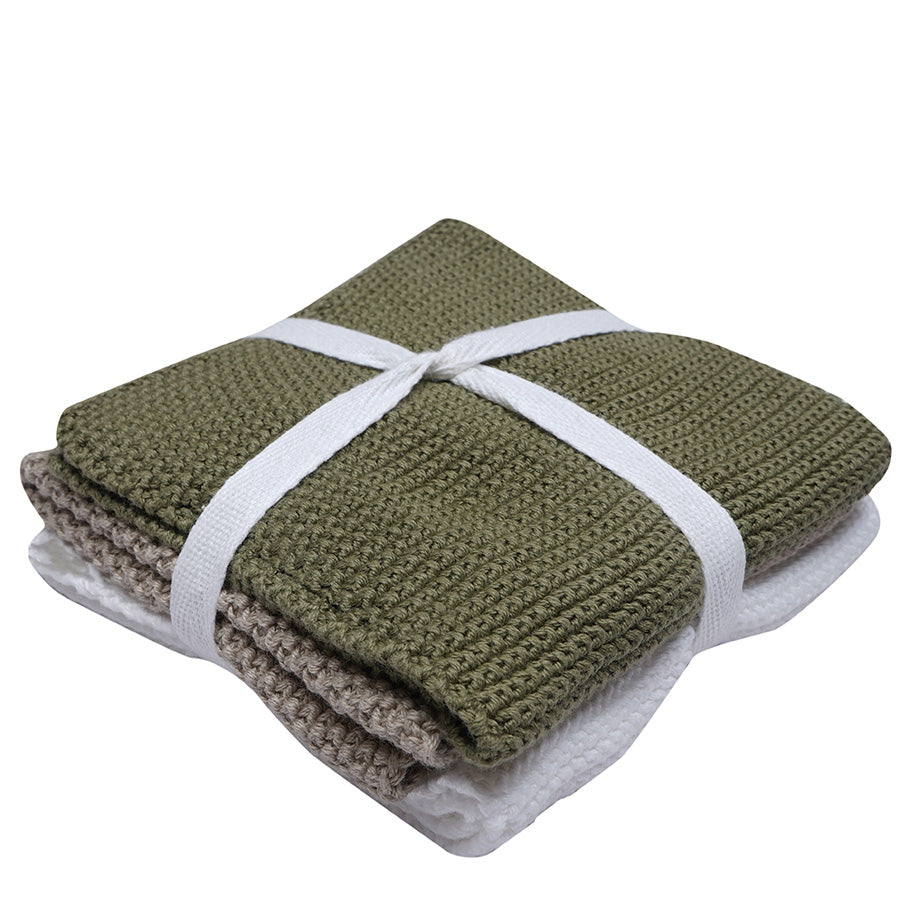 Christiania Glasmagasin Klut Strikket Multi 25x25cm 3pk med tre kluter i harmoniske farger; grønn, beige og hvit, ideelle for rengjøring.