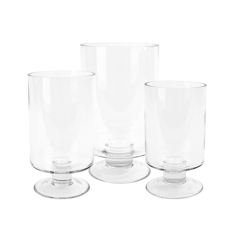 En trio stormlykter i klart glass i forskjellige størrelser: 35 cm, 26 cm og 21,5 cm, designet for moderne interiørdekor.