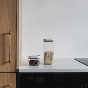 Christiania 1739 Pantry Oppbevaring m/Tett Lokk 1,7L - Oppbevaringsbokser i et stilrent kjøkkenmiljø, ideelt for oppbevaring av mat.