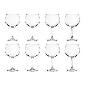Et sett med 8 elegante spritzerglass på hvit bakgrunn, ideelle for servering av cocktails og mocktails.