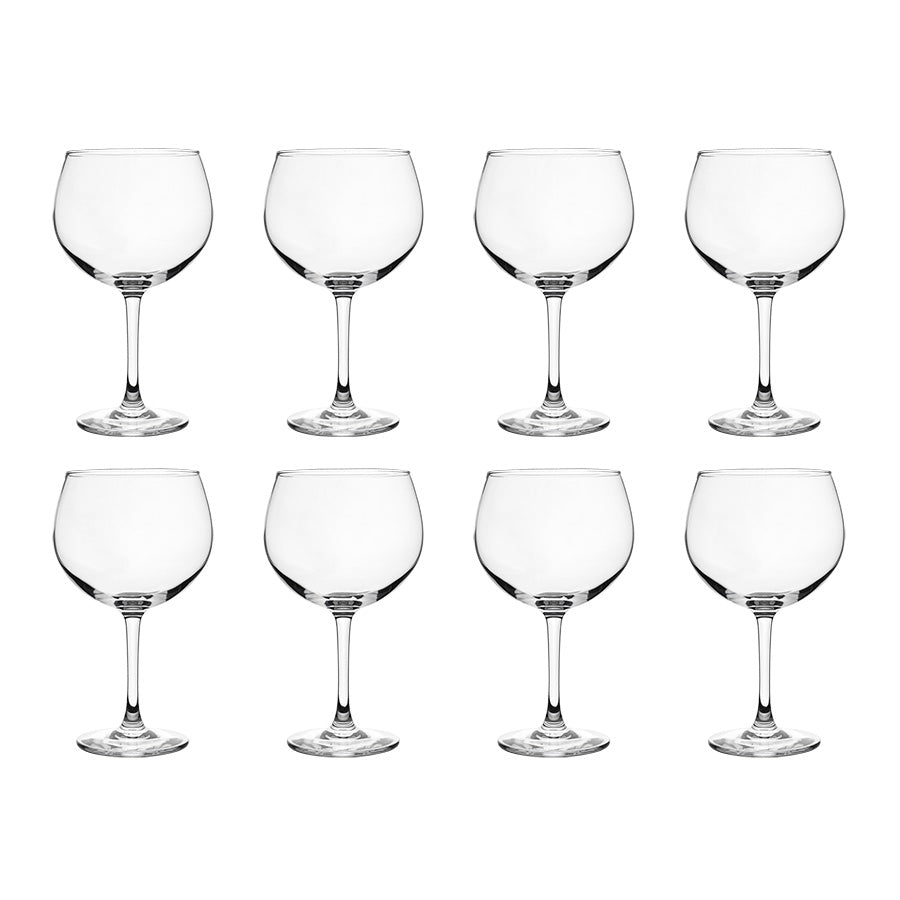 Et sett med 8 elegante spritzerglass på hvit bakgrunn, ideelle for servering av cocktails og mocktails.