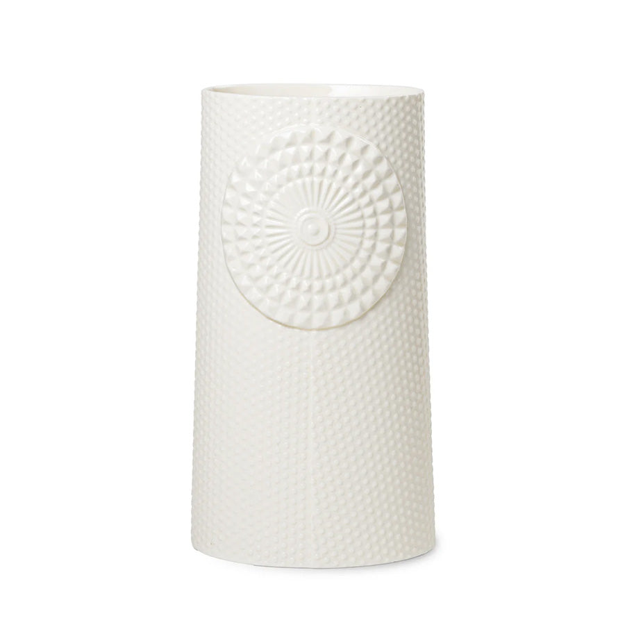 Dottir Nordic Design Pipanella Vase 23cm Dot Large Oval White - Håndlaget vase med prikkestruktur for dekorasjon.