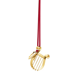 Georg Jensen juleornament 2026 formet som en harpe med kristtornkvist i 18 kt forgylt messing
