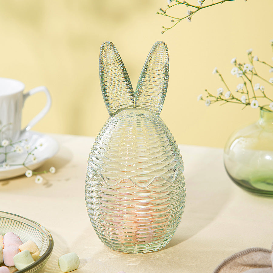 Elegant grønt påskeegg fra Hadeland Glassverk med hareører, ideelt til å oppbevare påskegodt eller små skatter.