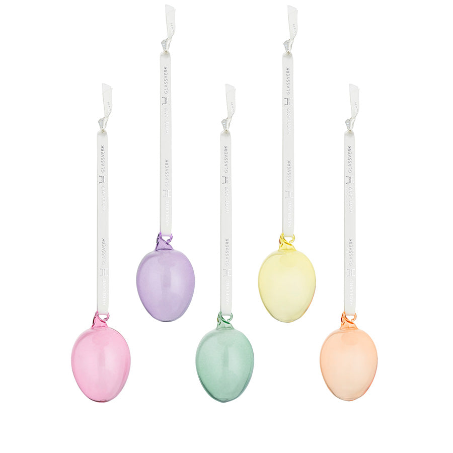 Fargerike glassegg i pastellfarger i en pakke på fem, perfekt som tidløs påskepynt. Hadeland Glassverk glassegg gir et elegant uttrykk i dekoren.