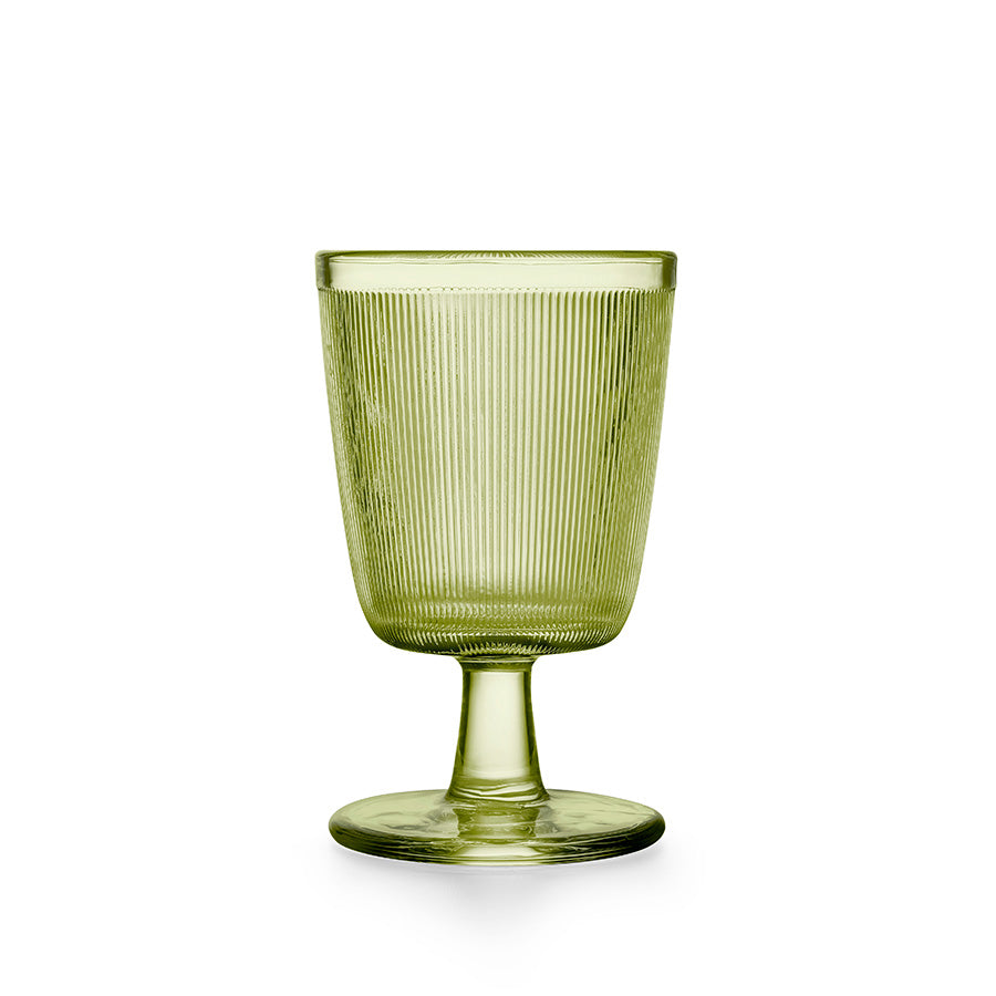 Stilig Hadeland Glassverk Siri glass med stett, grønn farge, viser karakteristiske riller, perfekt for elegant servering.