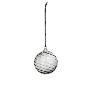 Hadeland Glassverk HG Jul Glasskule Stor Optikk 12cm Røkgrå. Munnblåst glasskule med elegant optisk struktur i dyp røkgrå farge, perfekt til julepynt.