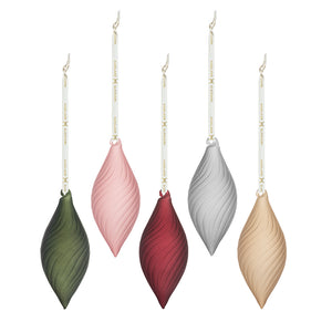 Hadeland Glassverk HG Jul Gylenklang Twist Frostet 5pk - Sett med fem håndlagde glasskuler i dempede vintertoner, inkludert tre farger: grå, grønn, rosa, rød og beige, med tvistet design og frostet overflate.