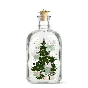 Holmegaard Christmas 2026 juleflaske i klart glass med korkpropp og dekorative juletrær, feer og gaver